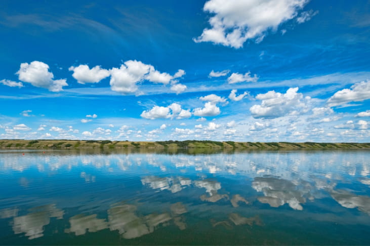 Pourquoi le lac Little Manitou est-il surnommé la « mer Morte du Canada » ?