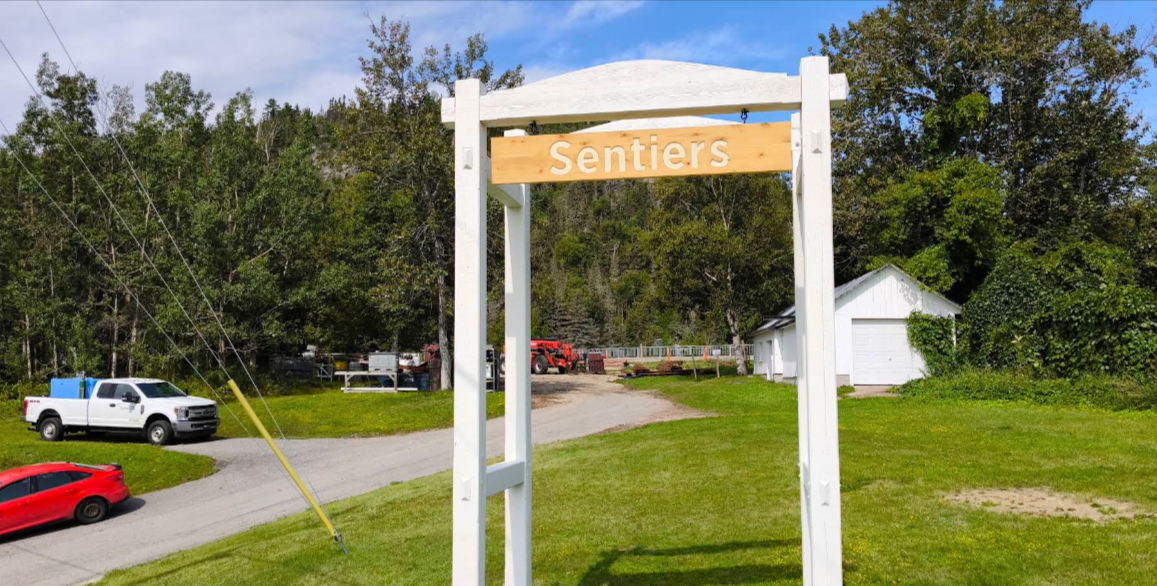 Arche pour le début du sentier du Fjord