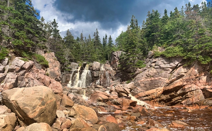 Cascade près de Black Brook Cove Beach au Cap-Breton