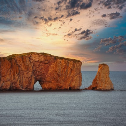 Rocher Percé au coucher du soleil - Guide Gaspésie 2023