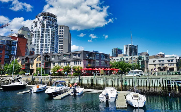 Port de plaisance sur le front de mer d’Halifax