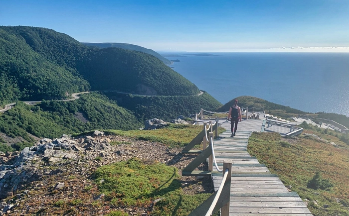 Sentier Skyline avec vue sur la Cabot Trail et le golfe du Saint-Laurent